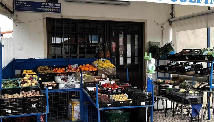 Mini Mercado O Golfinho - Praia Das Maçãs