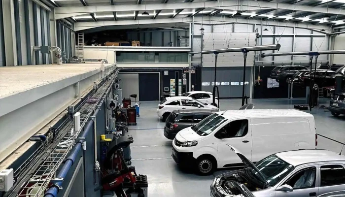 Opel Stand Justino - Nº 24 Zona Industrial De Taboeira
