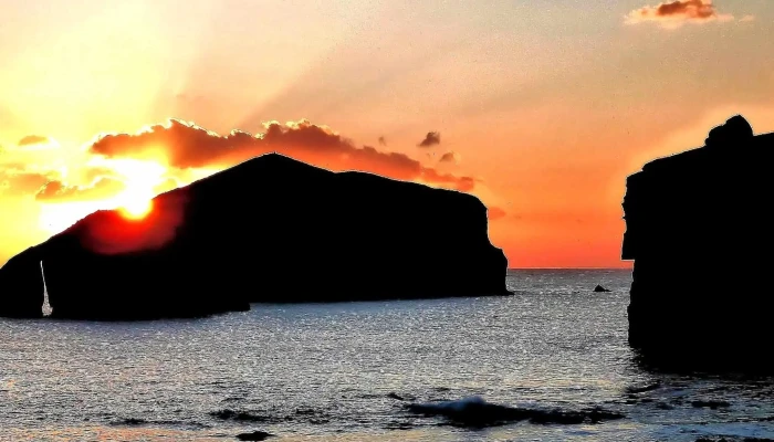 Ponta Do Castelo -  Aberto Agora - Mosteiros