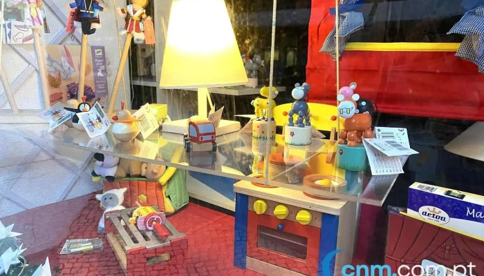 Ponto Miudo Projectos E Decoracao Lda Estatueta - Lisboa