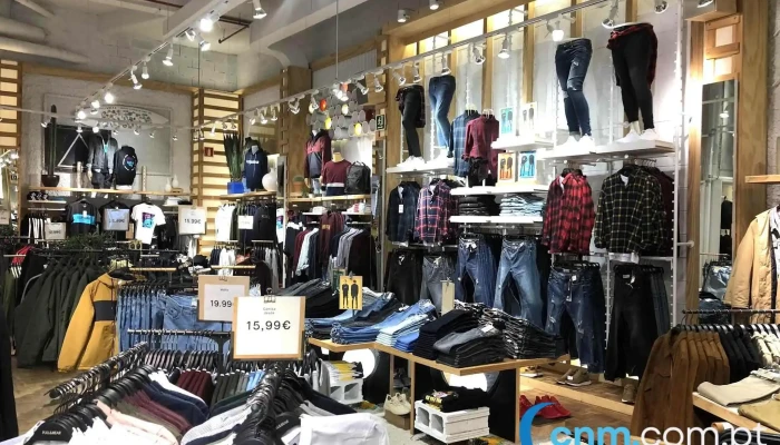 Pullbear Forum Madeira Interior - Funchal